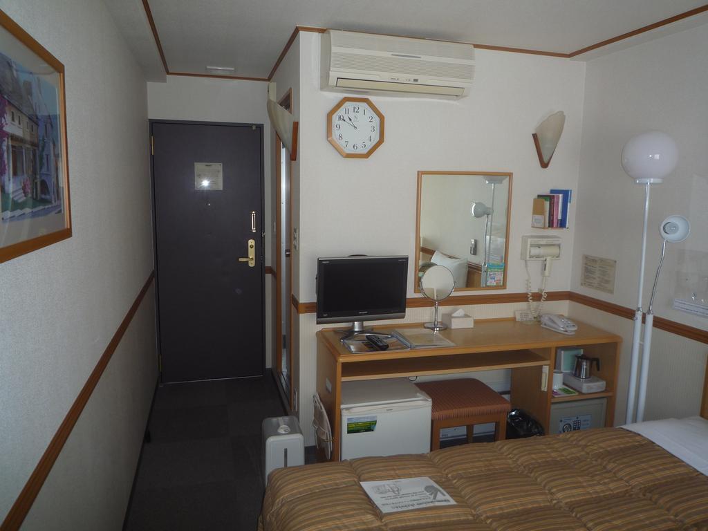Toyoko Inn Hiroshima Heiwa-Odori Exterior photo